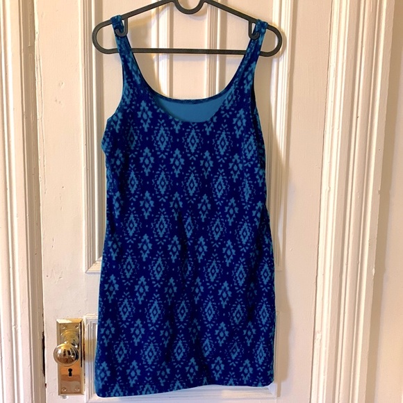 Slim fitting dress - Picture 2 of 4